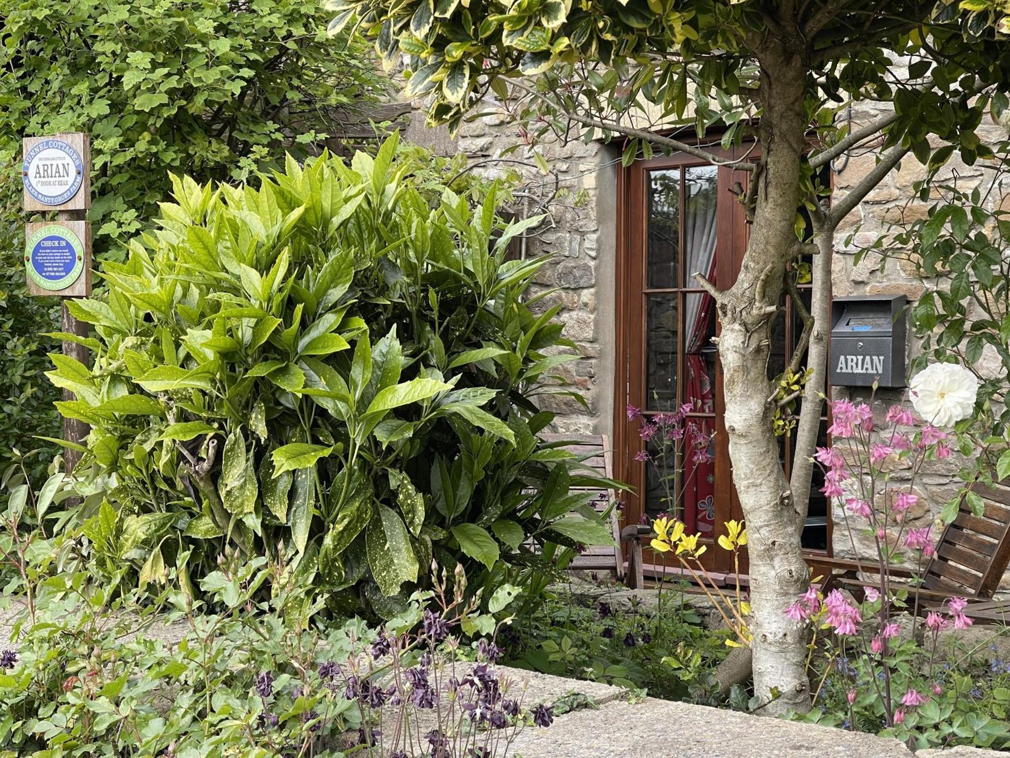 Tunnel Cottages At Blaen-Nant-Y-Groes Farm Aberdare Oda fotoğraf